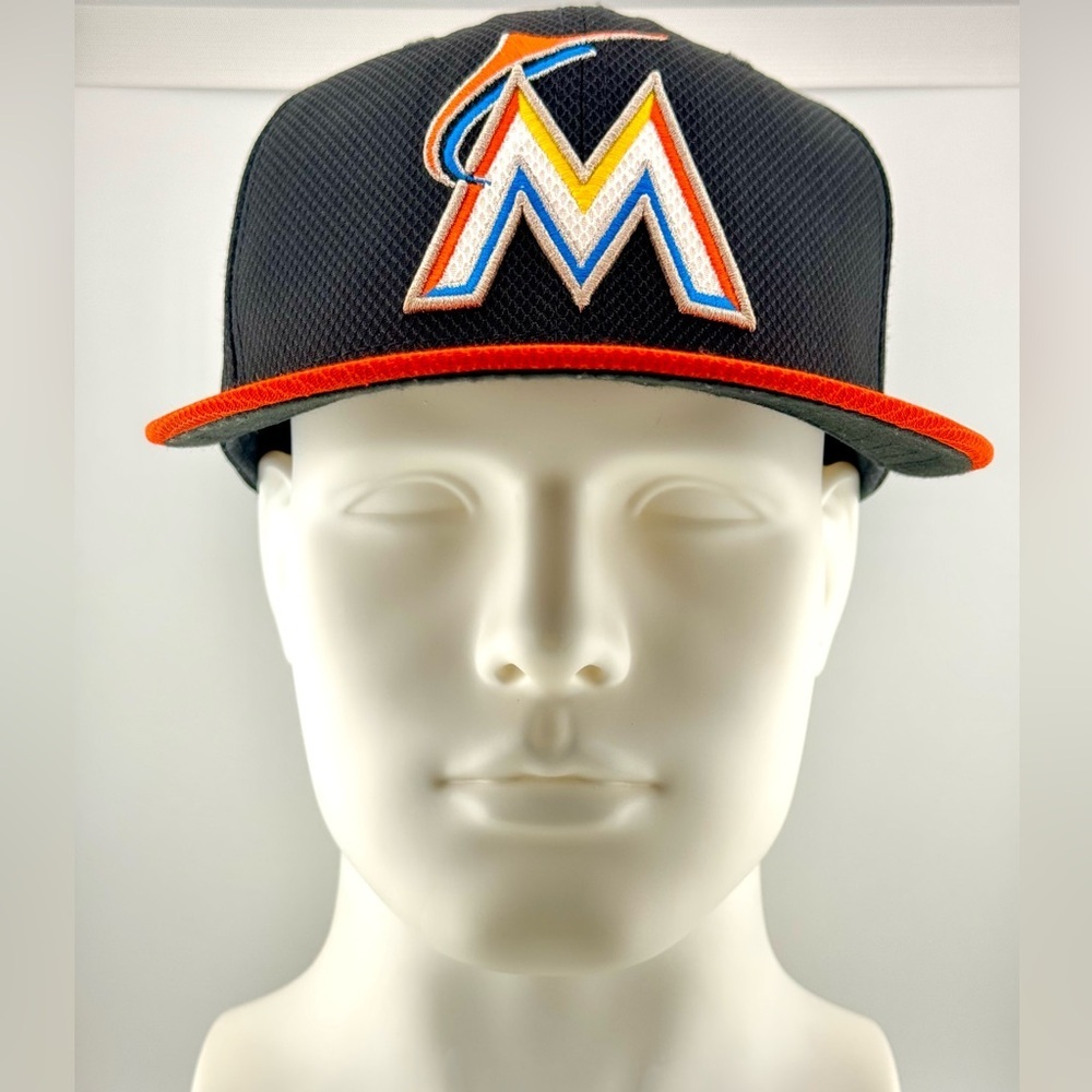 Men’s Miami Marlins New Era 59Fifty Baseball Cap/hat Size 7 1/4 used like new!
